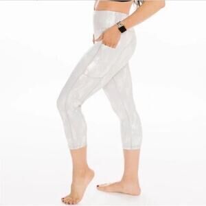 Zyia Iridescent Pearl Camo Leggings With Pockets Size 4